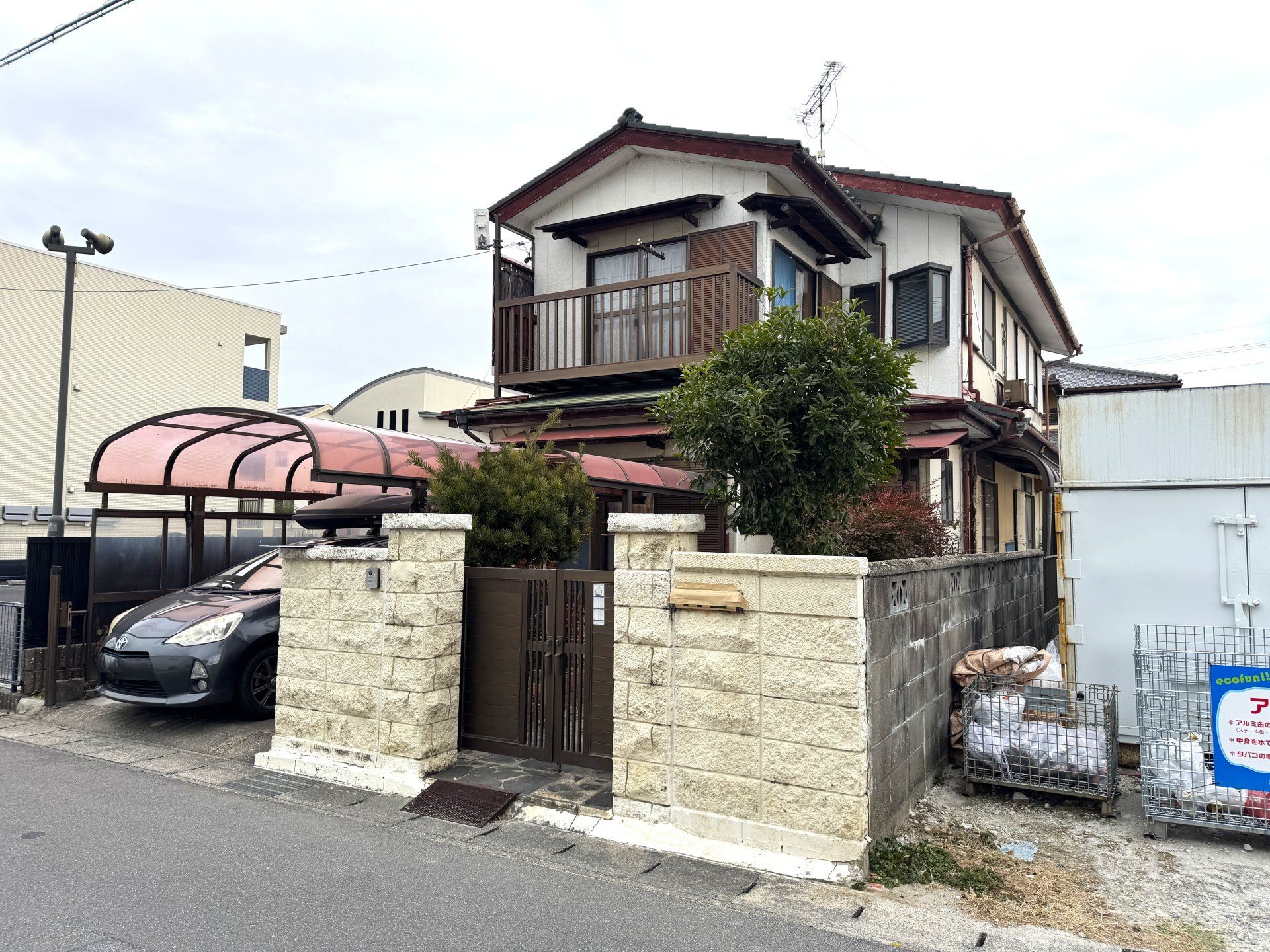 前面道路含む外観