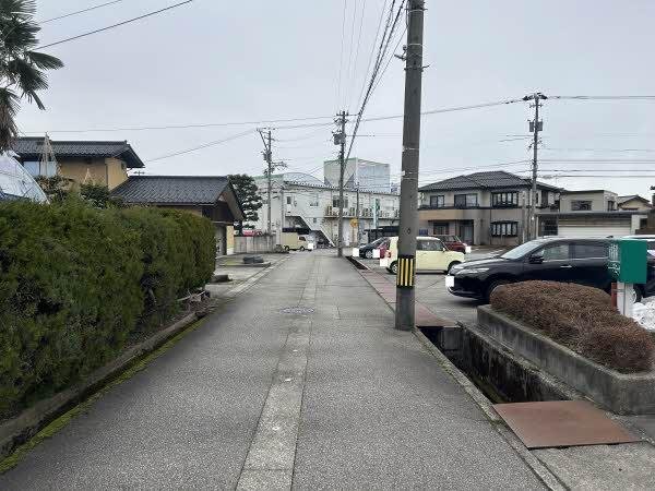 前面道路含む外観