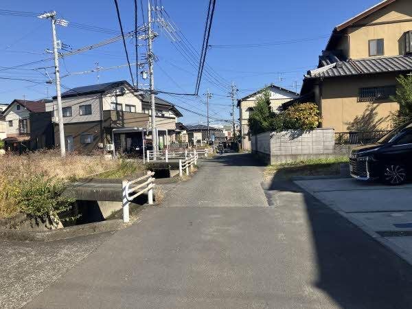 前面道路含む外観