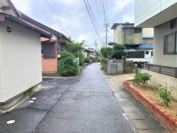 前面道路含む外観