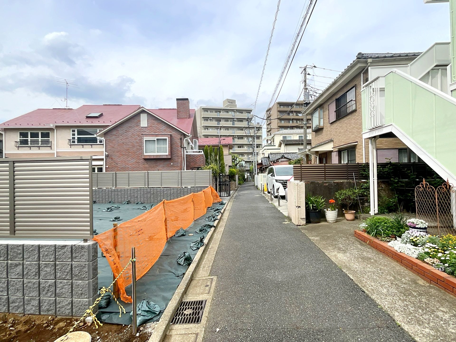 前面道路含む外観