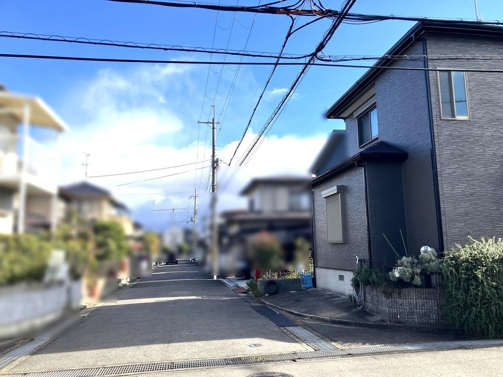 前面道路含む外観