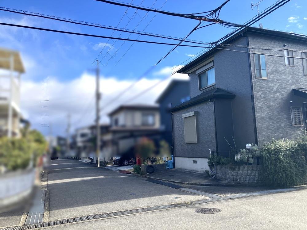 前面道路含む外観