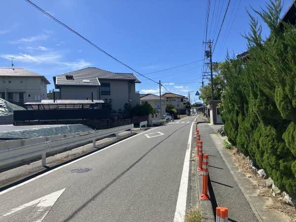 前面道路含む外観