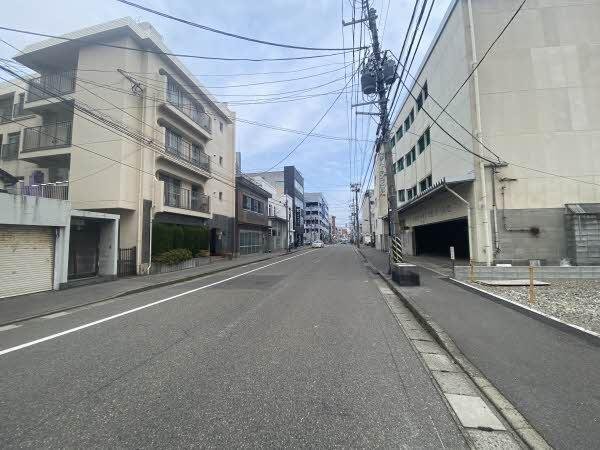 前面道路含む外観