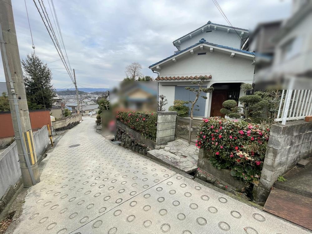 前面道路含む外観