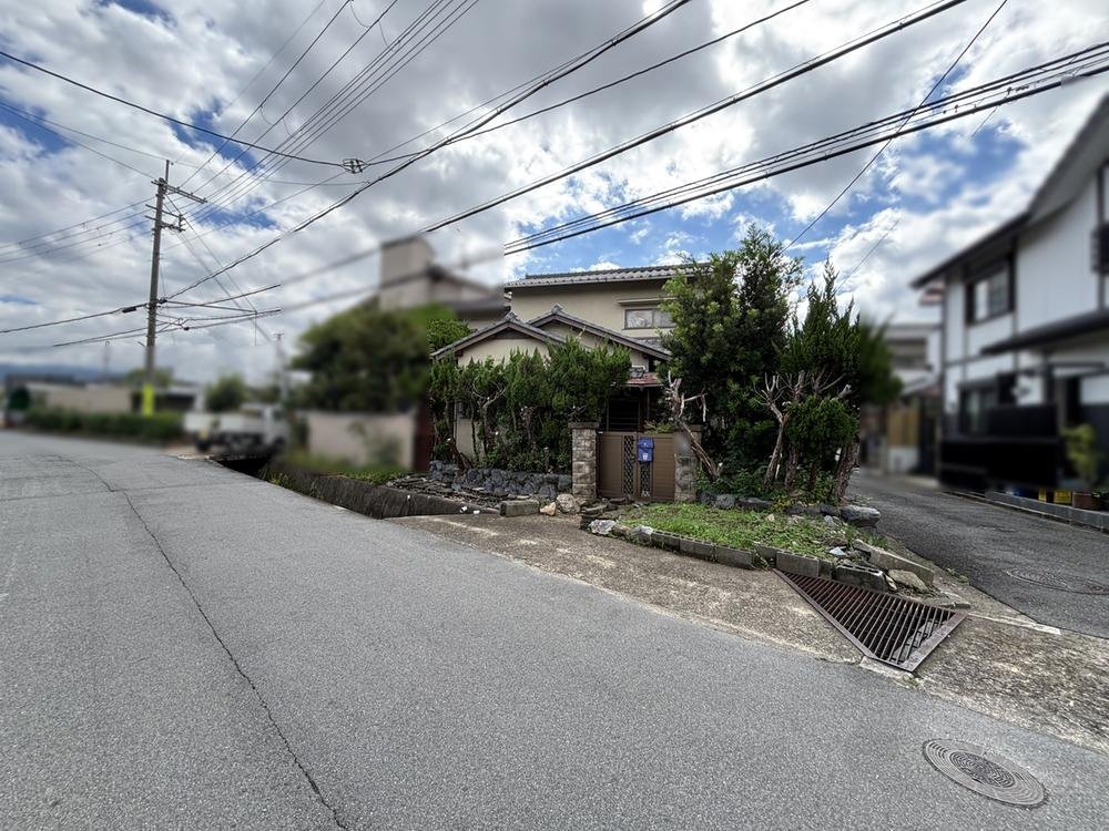 前面道路含む外観