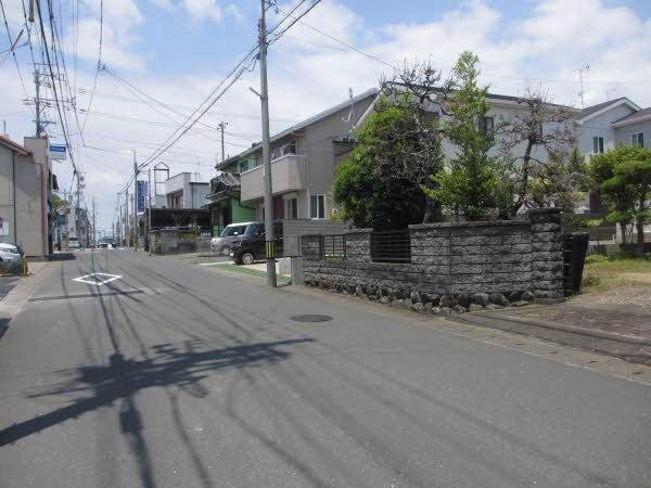 前面道路含む外観