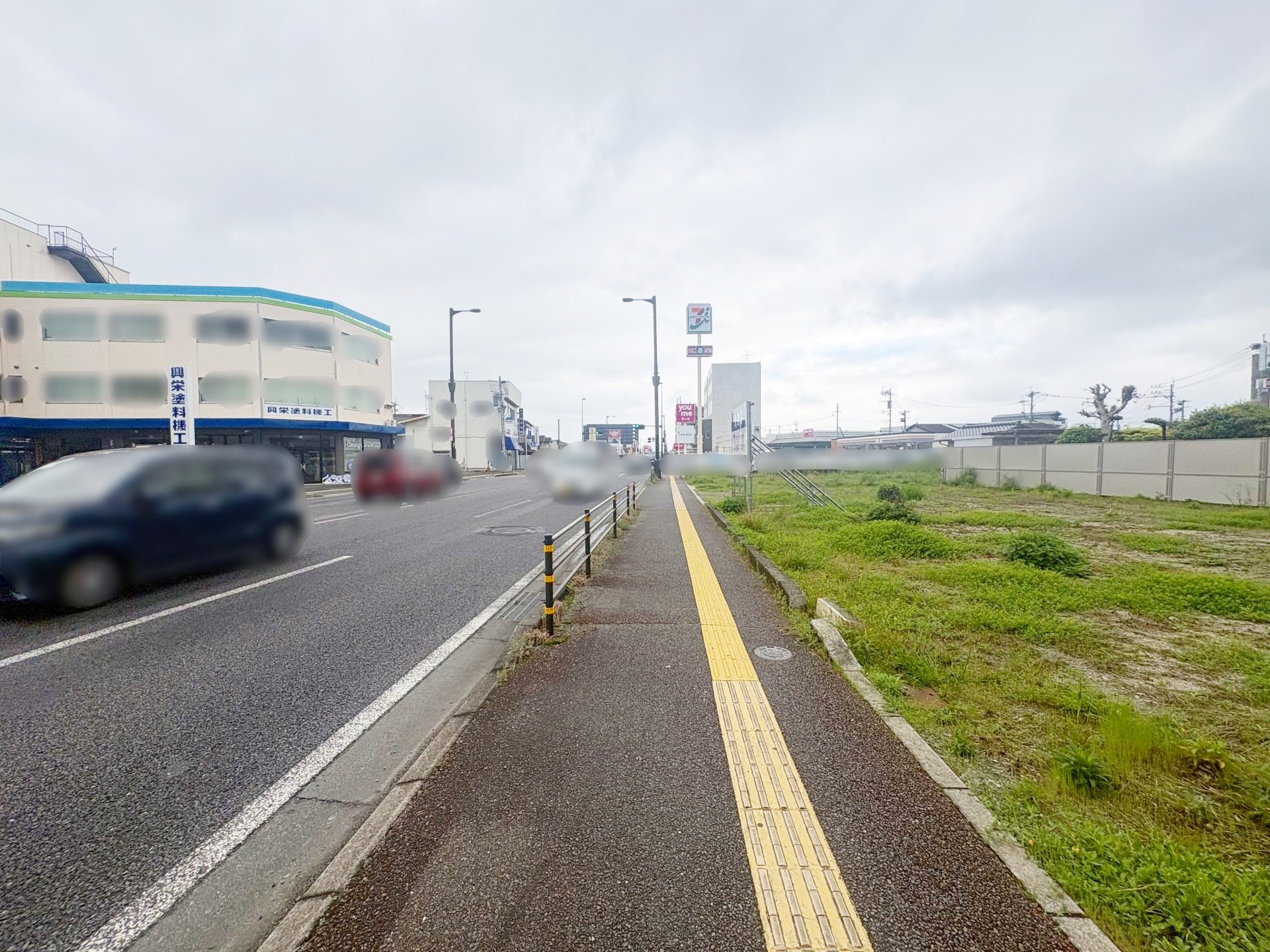 前面道路含む外観