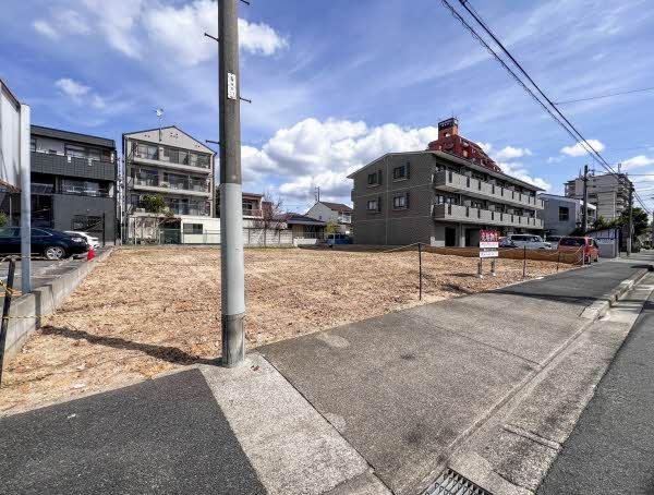 前面道路含む外観