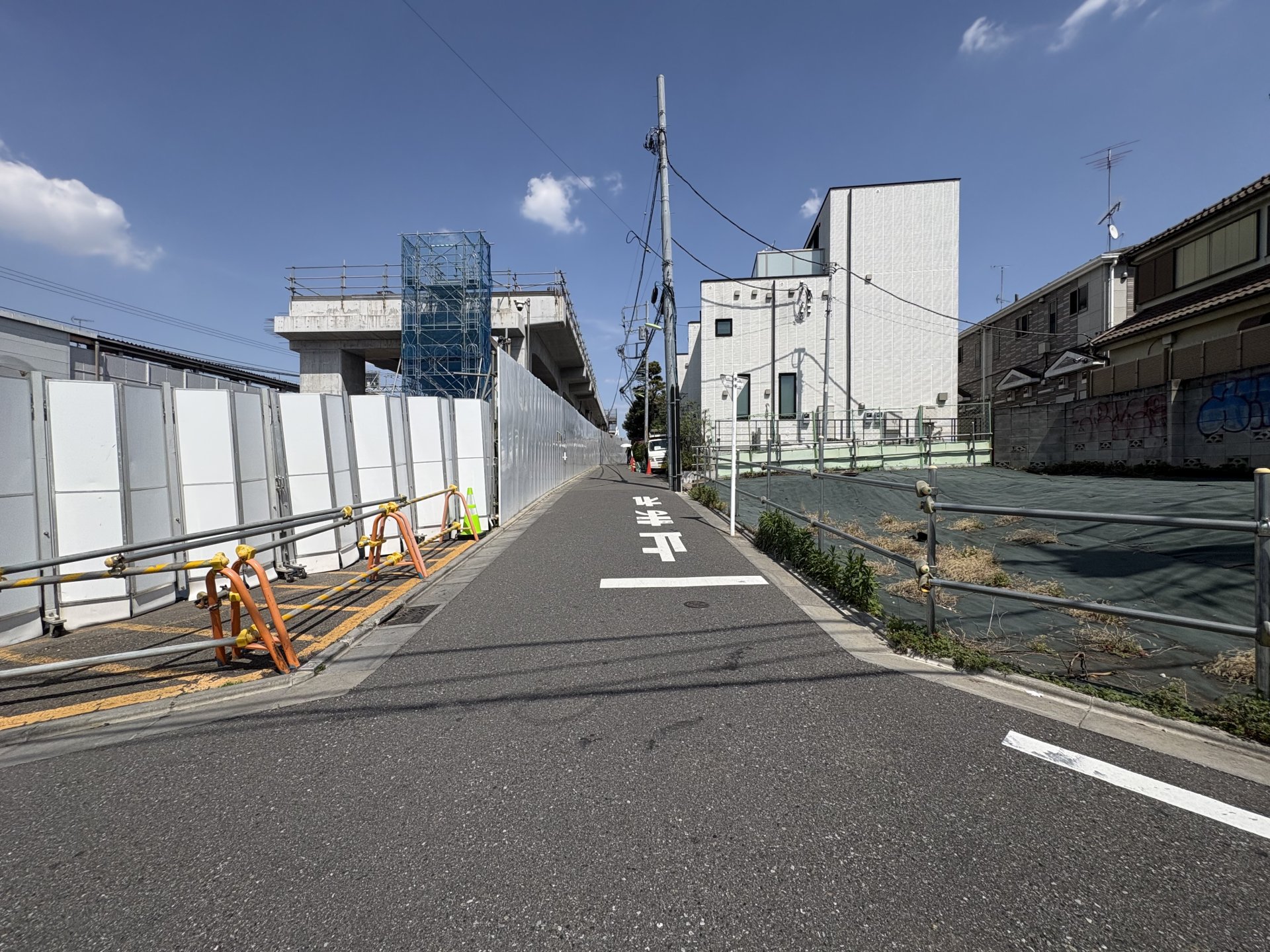 前面道路含む外観