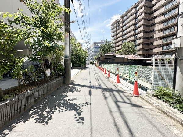 前面道路含む外観