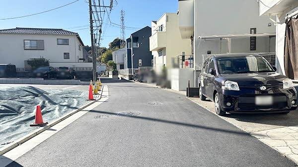 前面道路含む外観