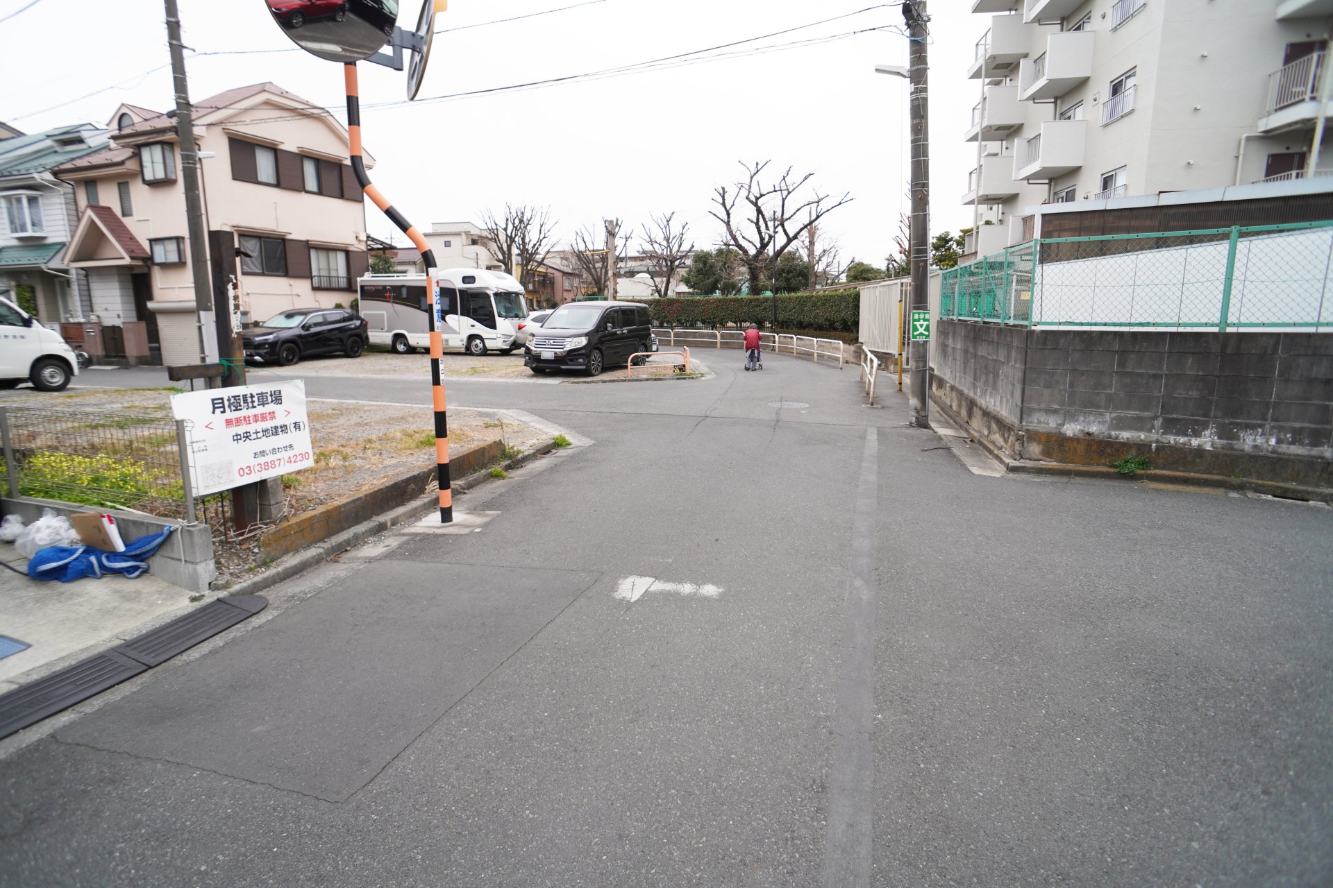 前面道路含む外観