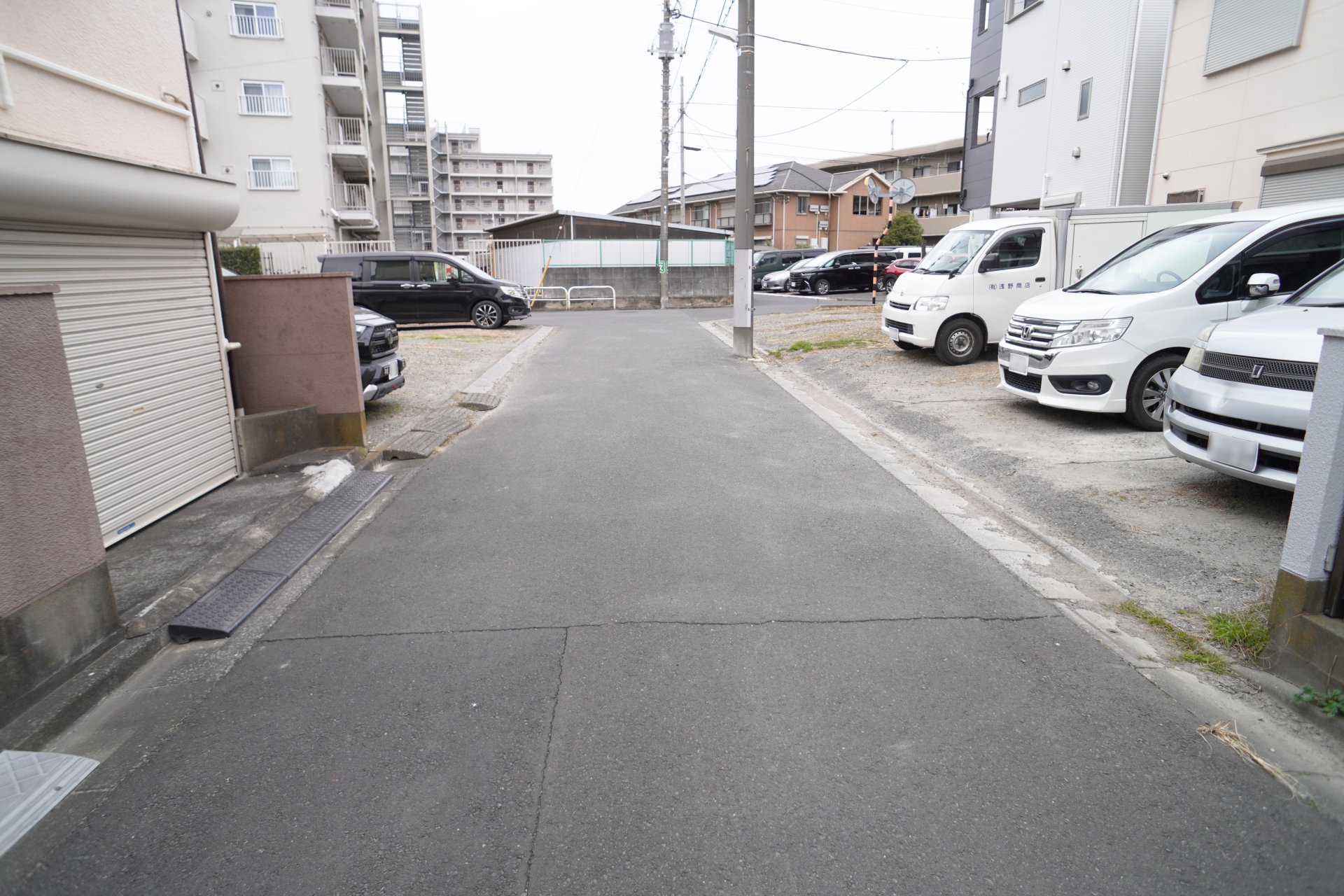 前面道路含む外観