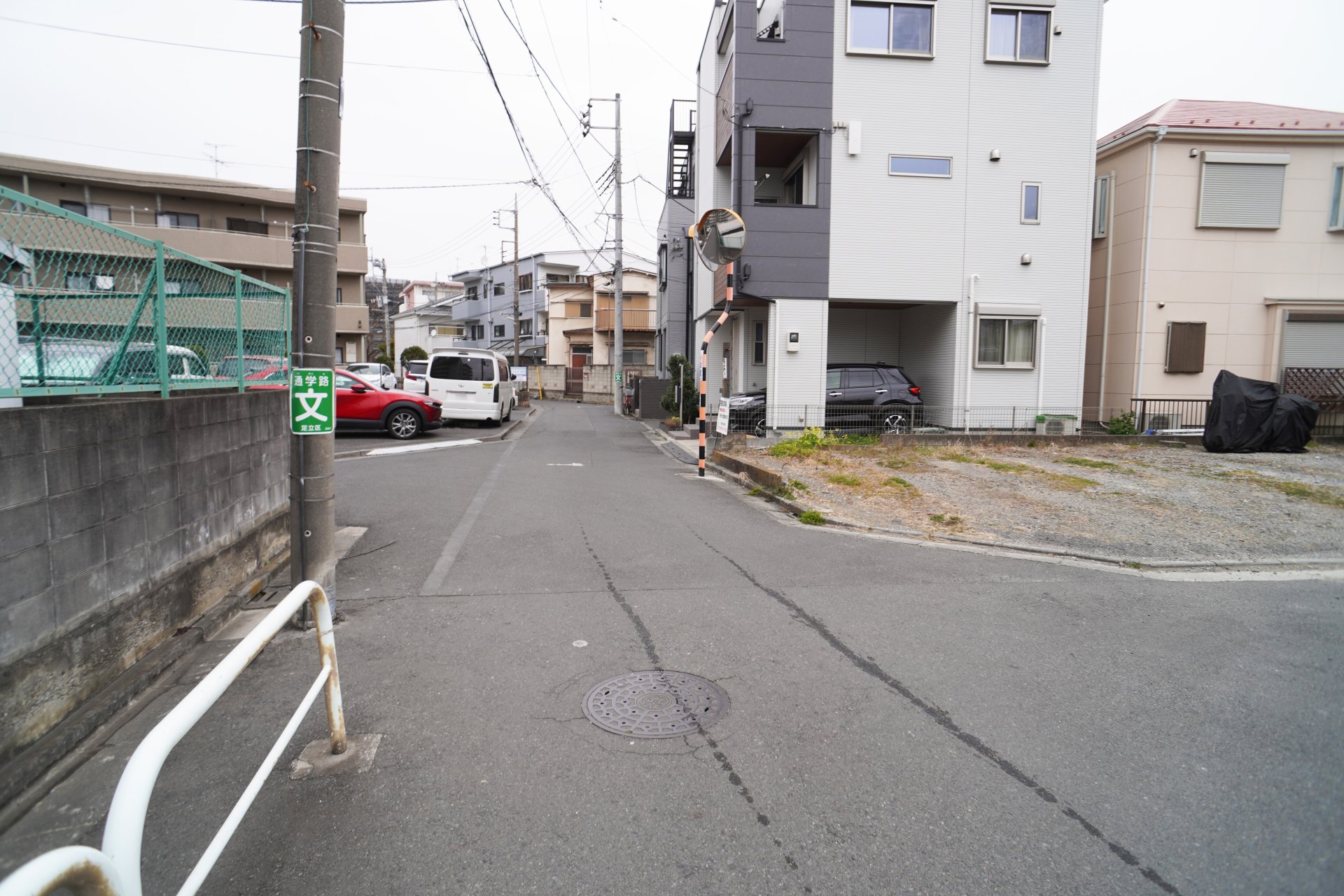 前面道路含む外観