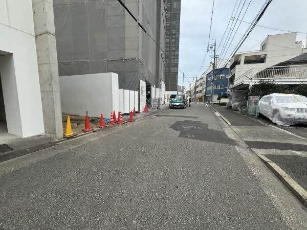 前面道路含む外観