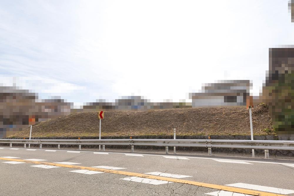 前面道路含む外観