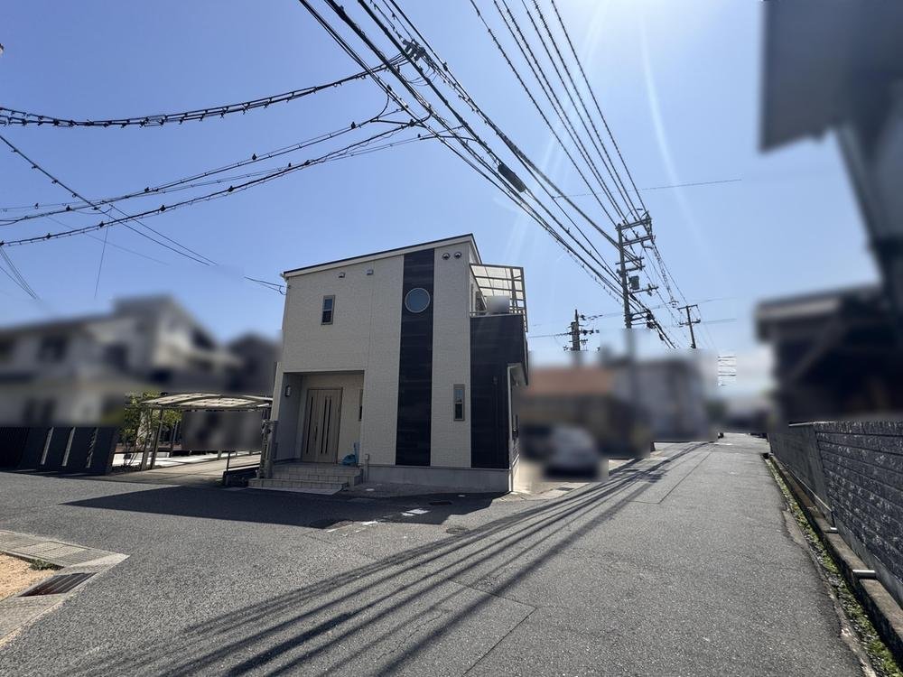 前面道路含む外観