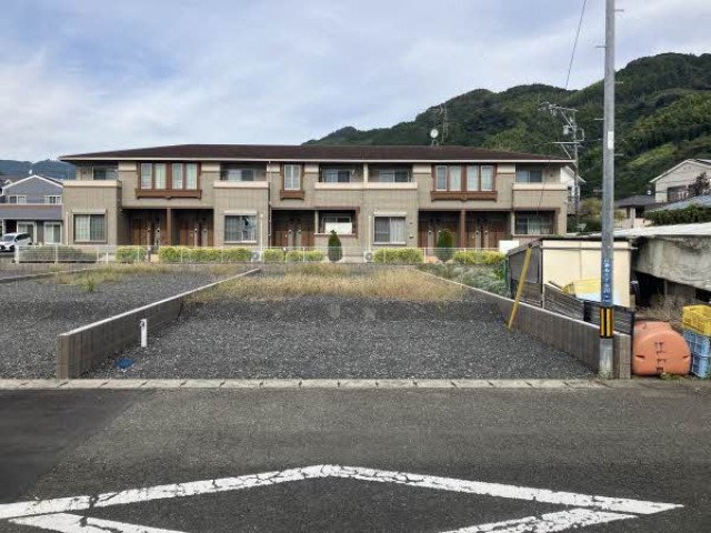 前面道路含む外観