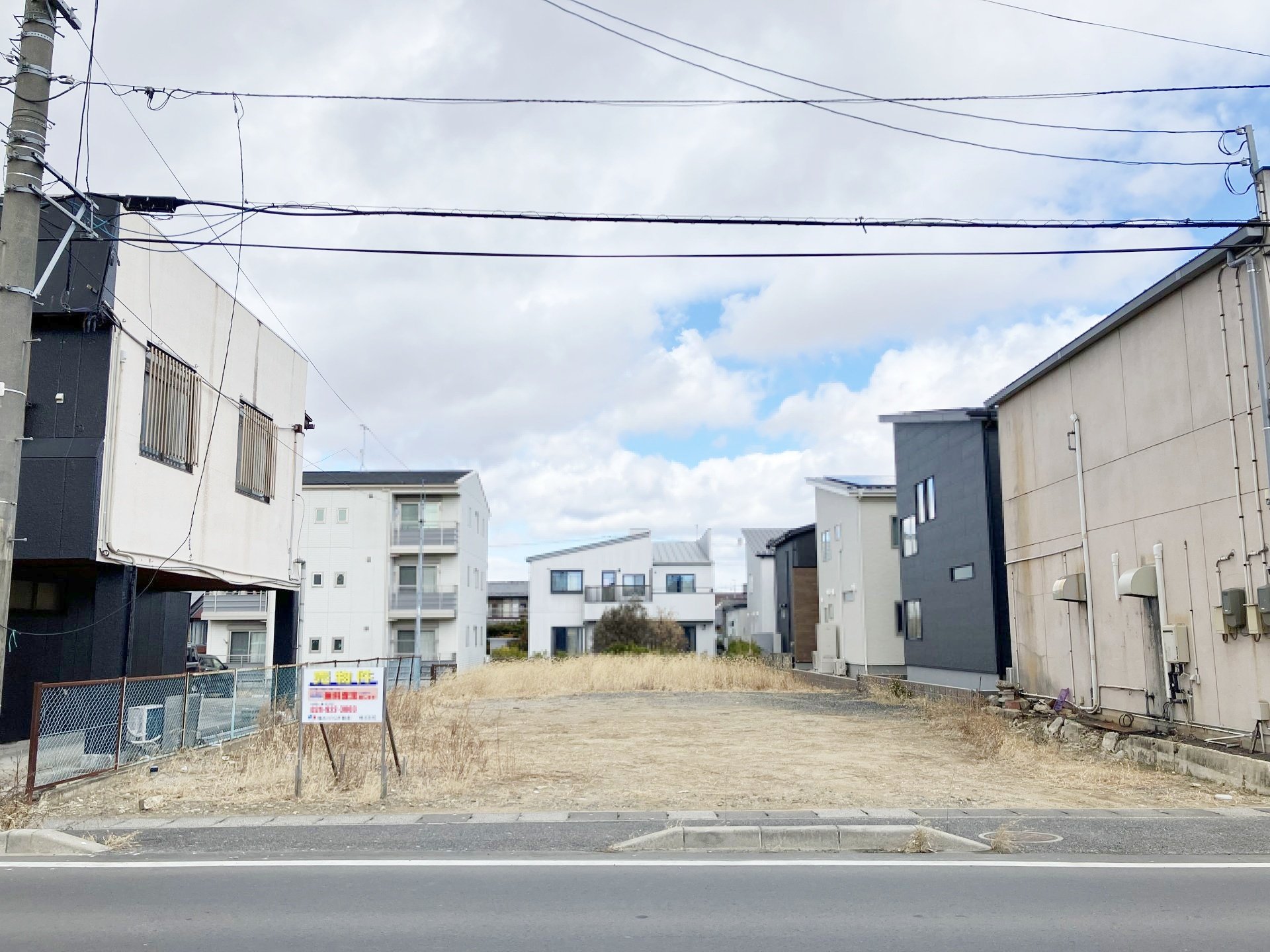 前面道路含む外観