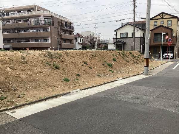 前面道路含む外観