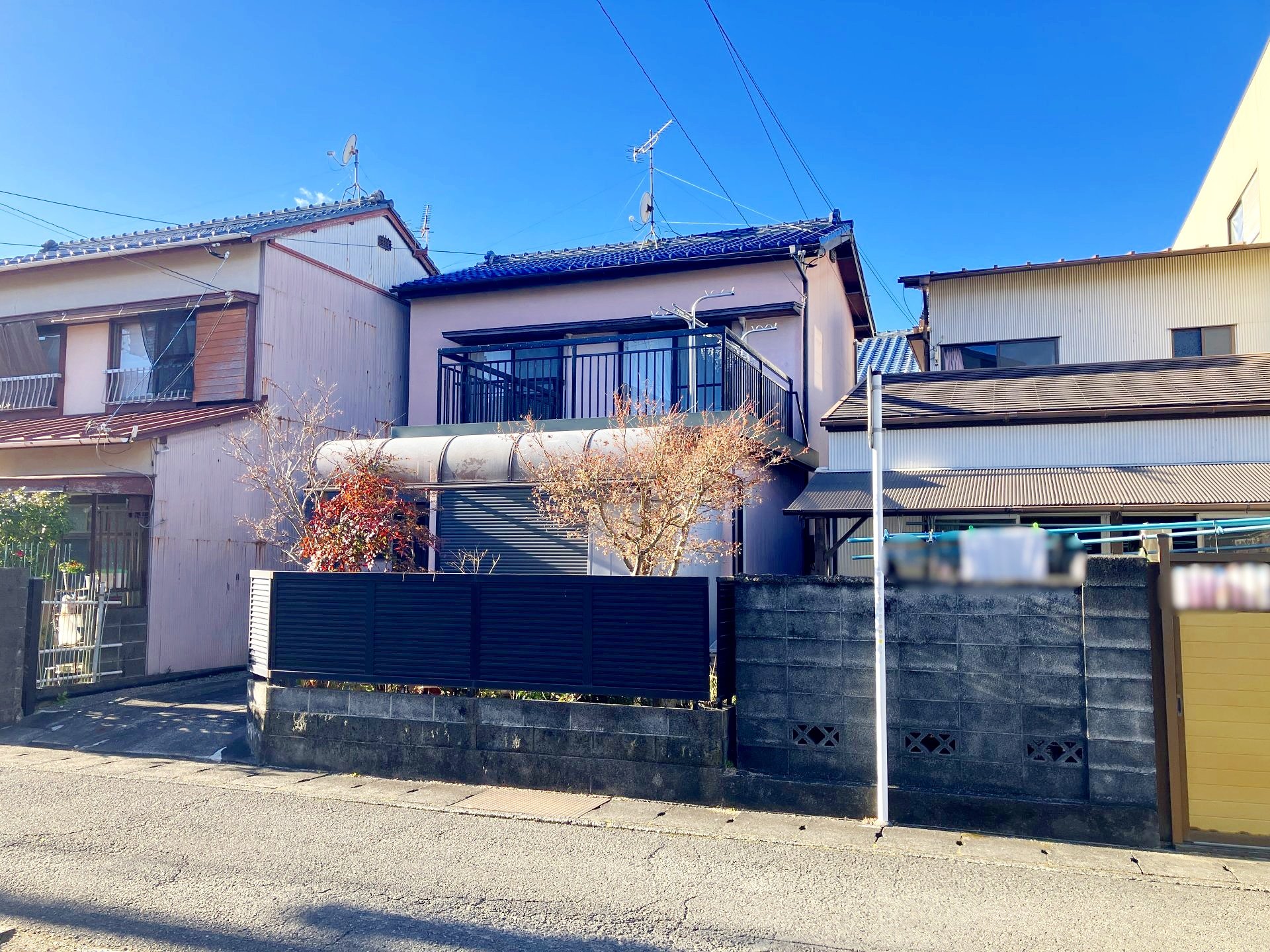 前面道路含む外観