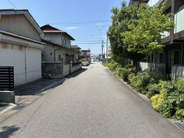 前面道路含む外観