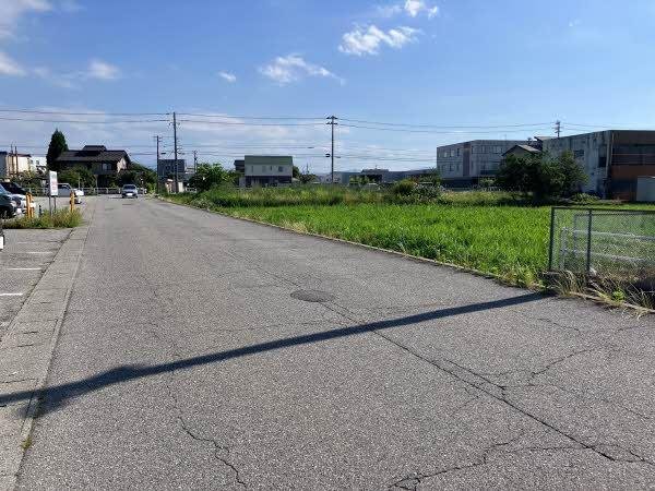 前面道路含む外観