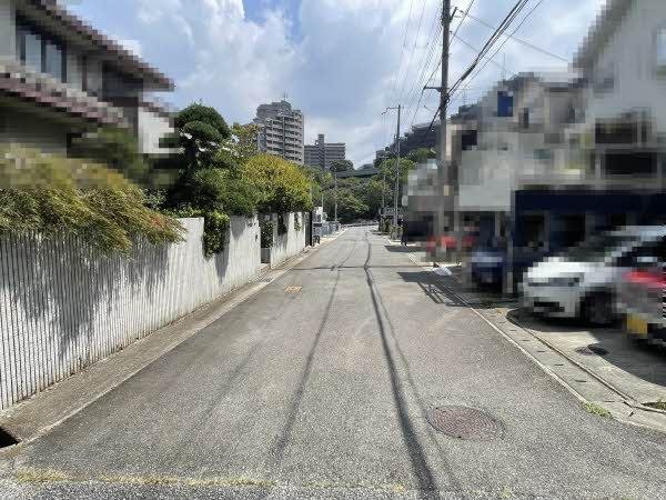 前面道路含む外観