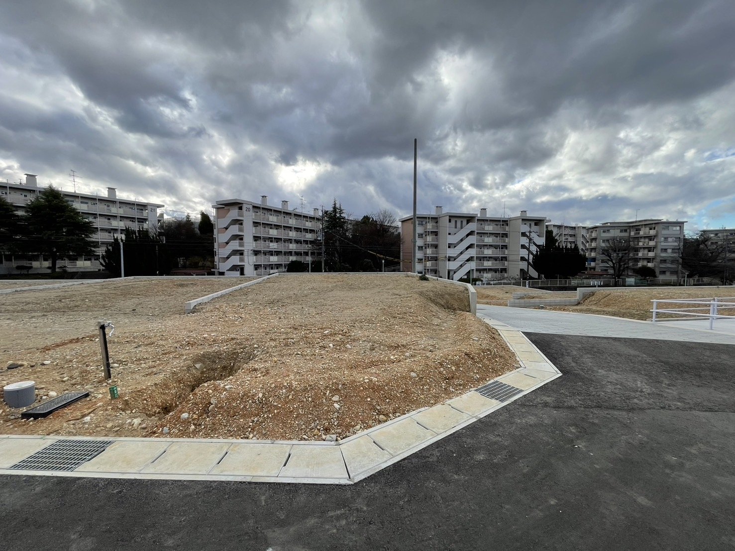 前面道路含む外観