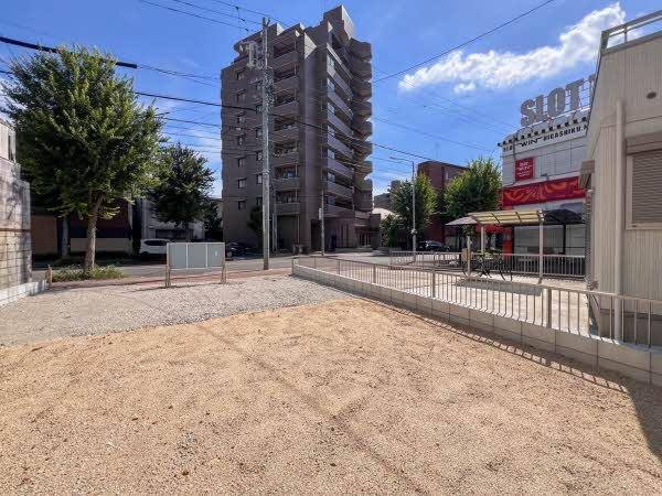 前面道路含む外観