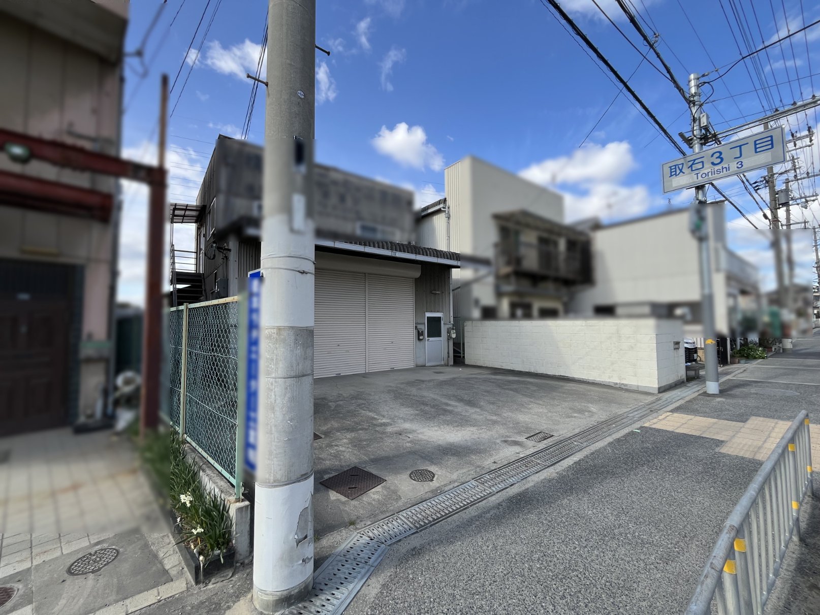 前面道路含む外観