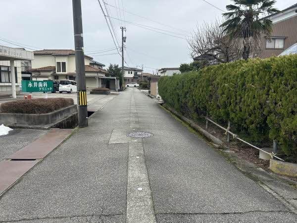 前面道路含む外観