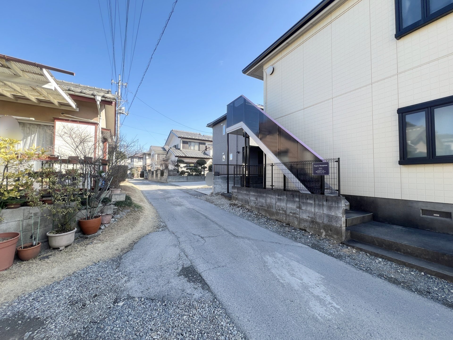 前面道路含む外観