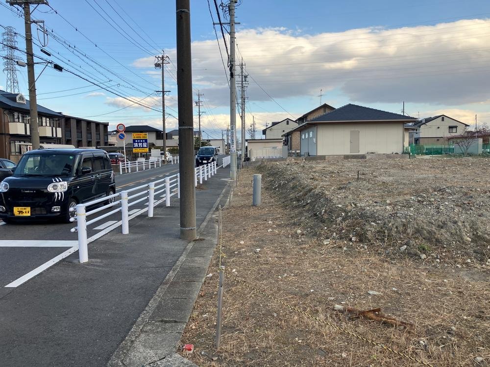 前面道路含む外観