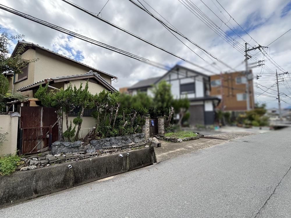前面道路含む外観