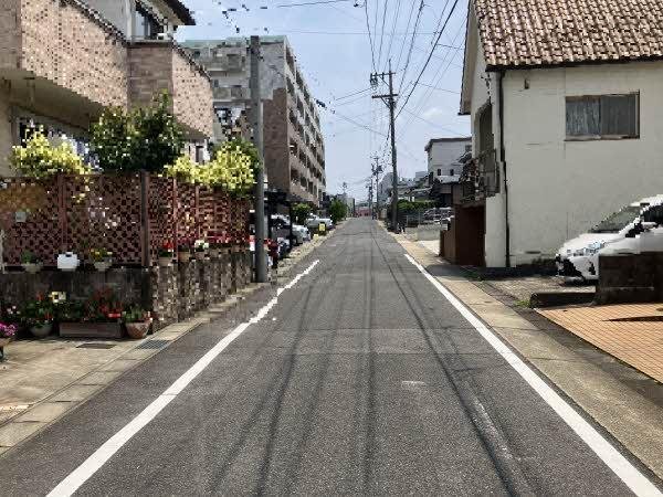前面道路含む外観