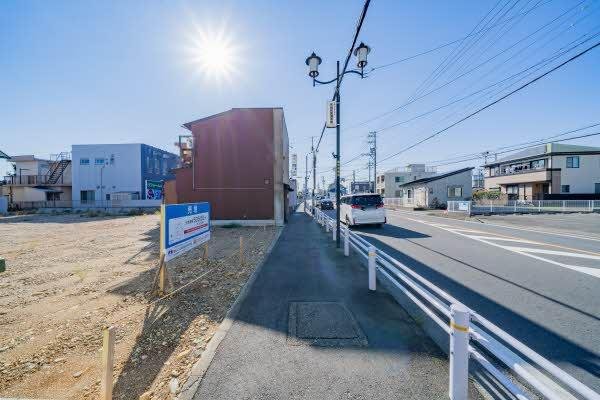 前面道路含む外観