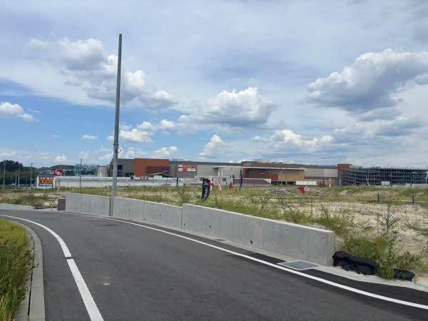 前面道路含む外観