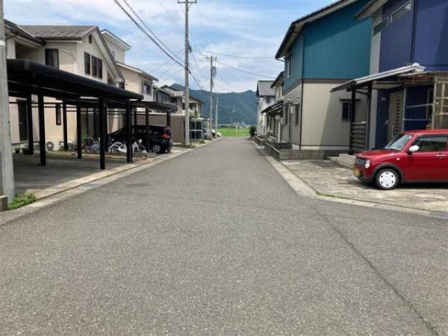 前面道路含む外観