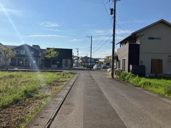 前面道路含む外観