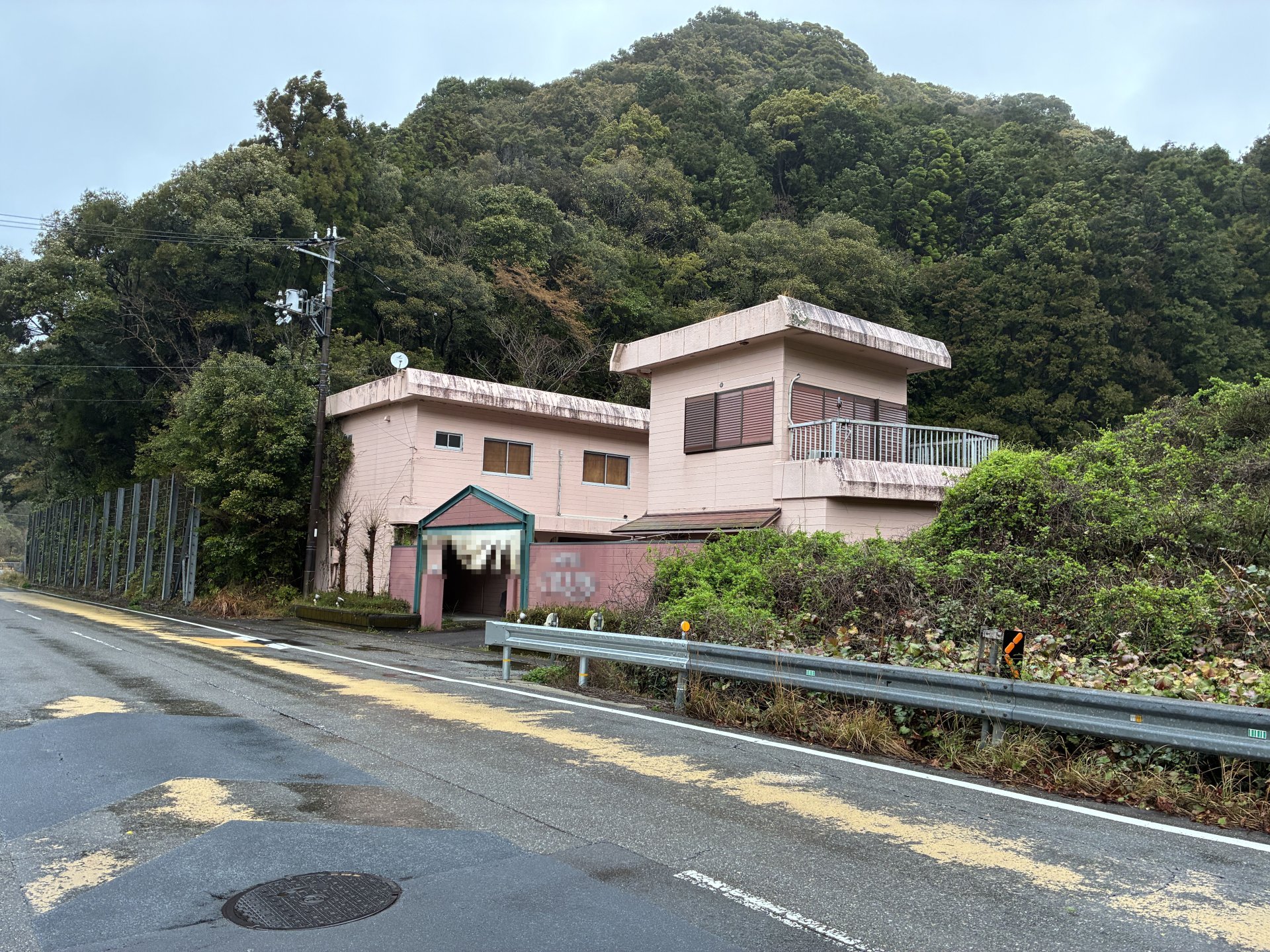 前面道路含む外観