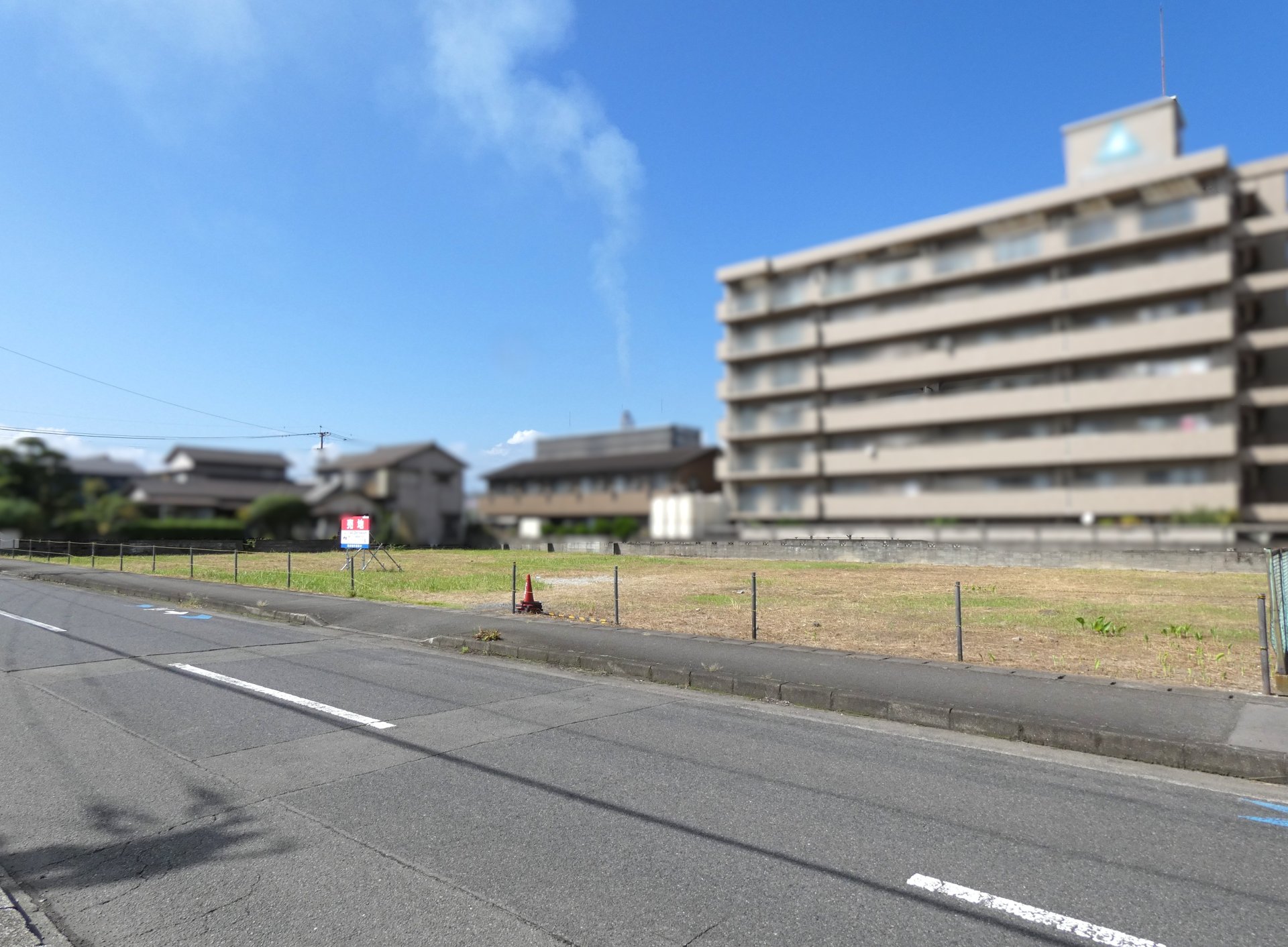 前面道路含む外観