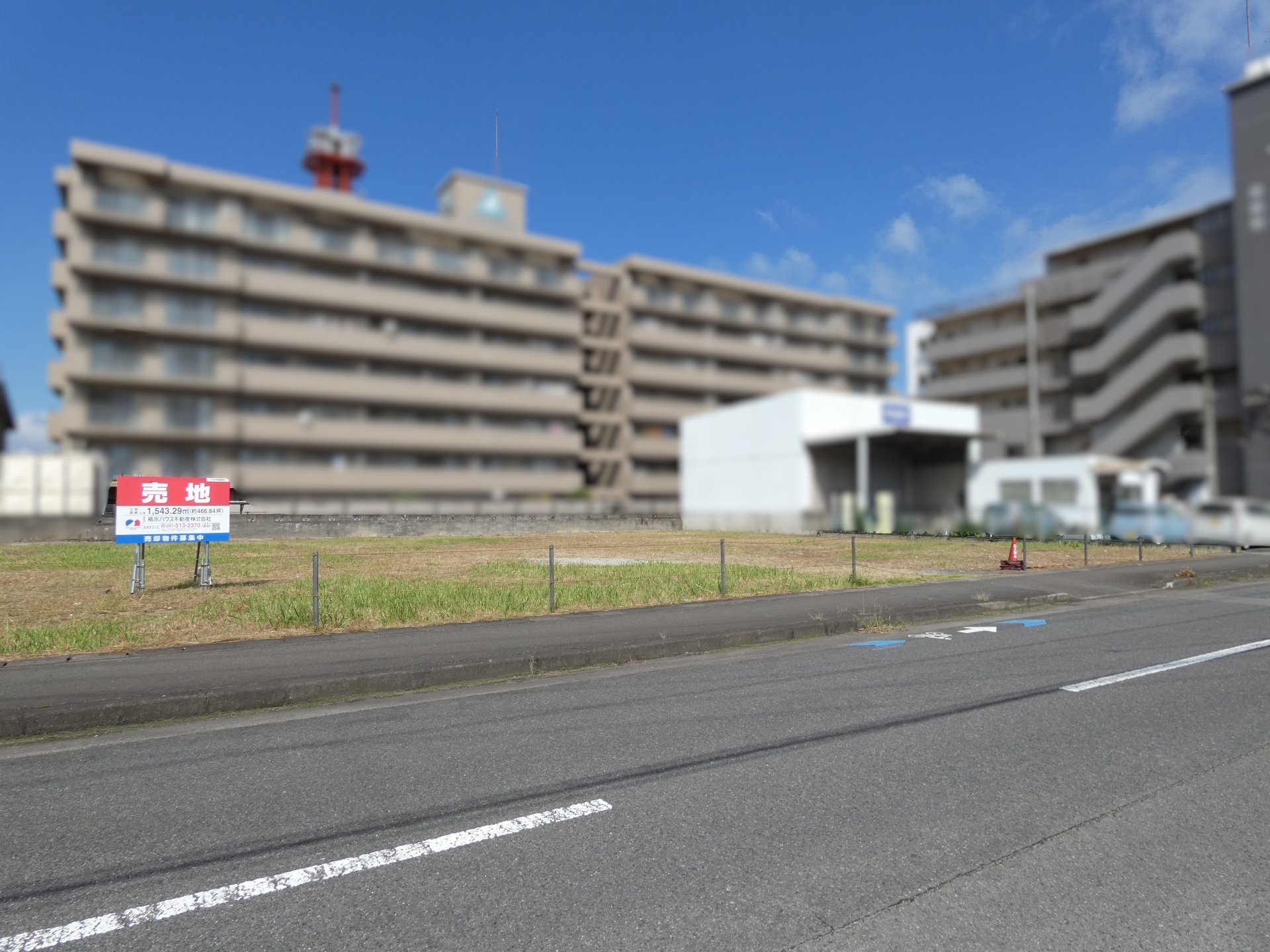 前面道路含む外観