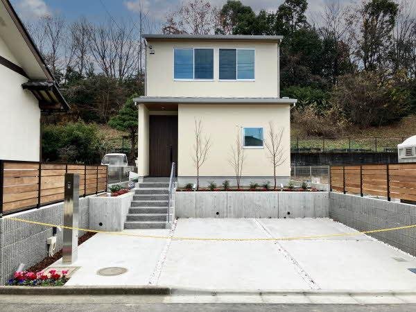 前面道路含む外観