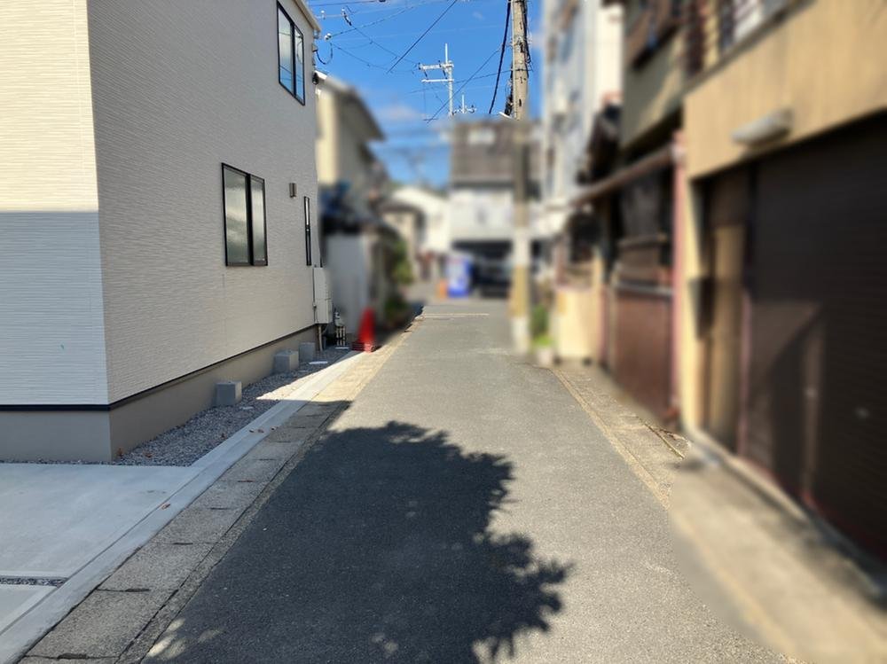 前面道路含む外観