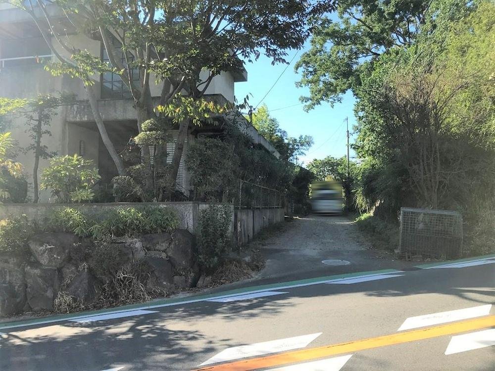 前面道路含む外観