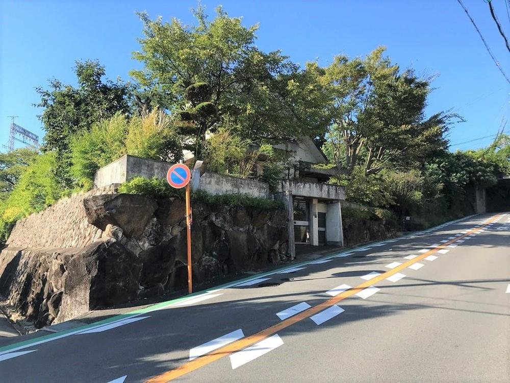 前面道路含む外観