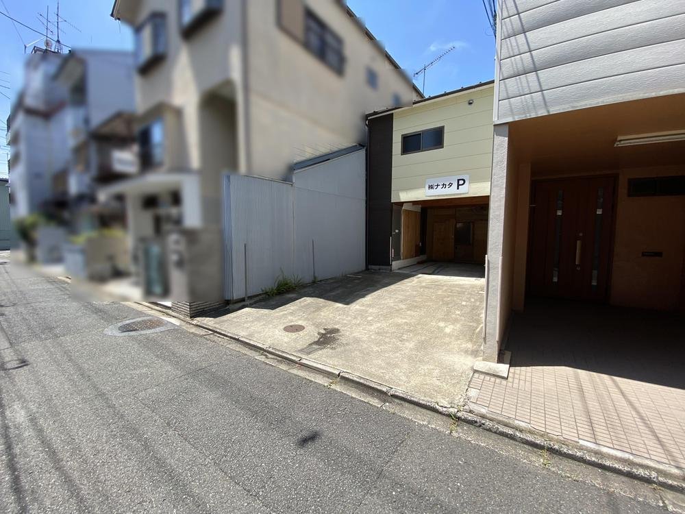 前面道路含む外観